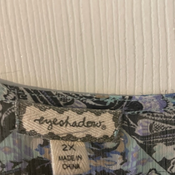 Semi sheer eyeshadow top - Picture 2 of 2